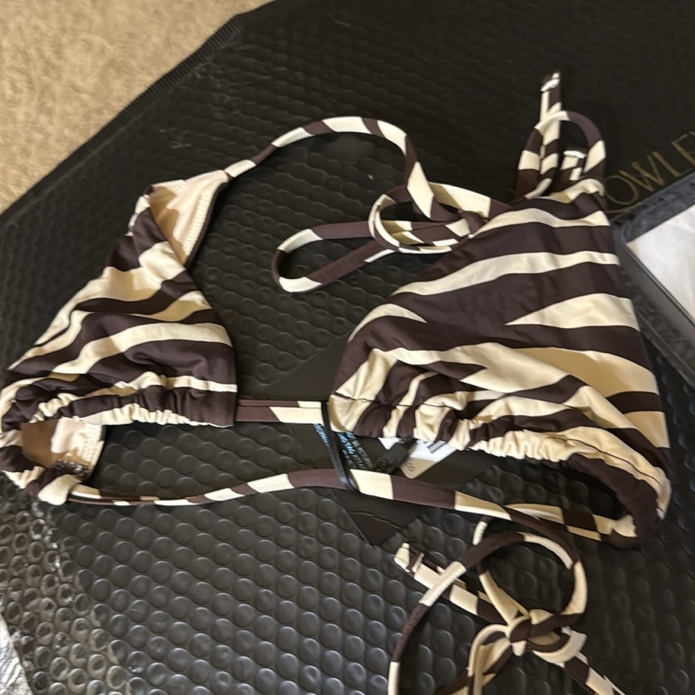 Cynthia Rowley Zebra Print Bikini - Brown and Cream 3 pieces includes Rashguard - Picture 13 of 13